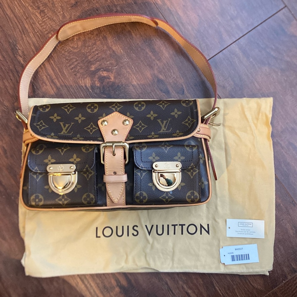 Louis Vuitton Vintage Hudson Handbag in Monogram Leather - Like New.